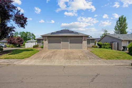 Inviting 2Br Half-Plex-Equipped Kitchen & Garage - Homestays