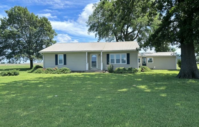 Quiet Country Ranch/Hunters Welcome/Peaceful ranch home with plenty of room