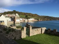 HOWTON COTTAGE - village cottage on coast path next to beaches - Wifi