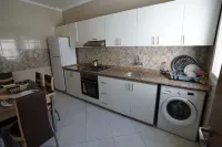 Charming 2-Bedroom Apartment with Pool View and Balcony - Balkon