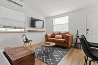 Spacious Industrial Style Guesthouse - Homestays