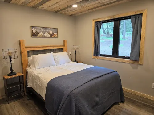 Elkhorn Cabin at Columbia Mountain Ranch near Glacier National Park - Feriehus