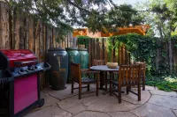 Oasis by the Santa Fe River - 4 Blocks to Historic Plaza; 1 Block to Canyon Road - 3 ดาว