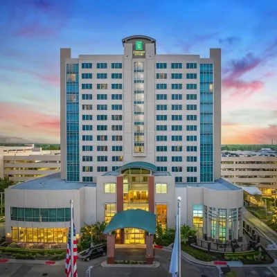 Embassy Suites by Hilton Houston Energy Corridor Hotels in der Nähe von Einkaufszentrum Memorial City Mall