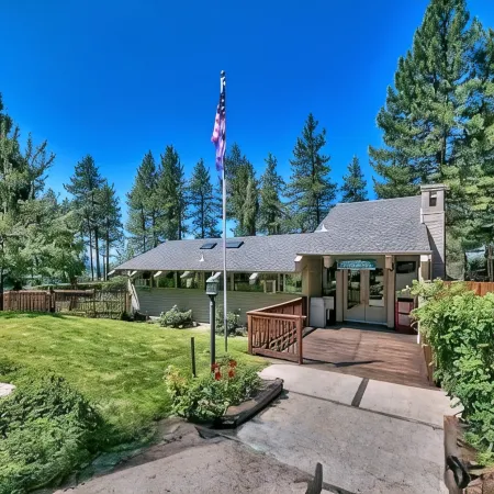 Luxury Tahoe Townhome. Panoramic Lake & Mountain Views. Sleeps Six.
