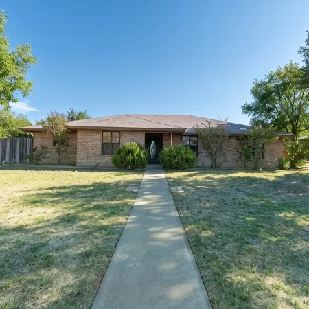 Charming 5-bedroom house with AC and WiFi in San Angelo.