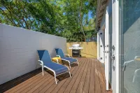 Stunning Venice Hideaway with Private Deck & Yard! Minutes to everything! - 4-Star