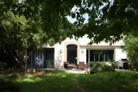 La Closerie Aux Violettes - Maison d'hôtes Hotels in Ramonville-Saint-Agne