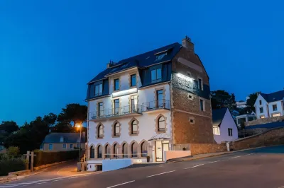 Pavillon de la Plage Hotels in Locquirec