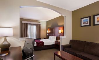 Comfort Suites Near University