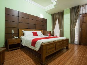 RedDoorz Near Juanda International Airport