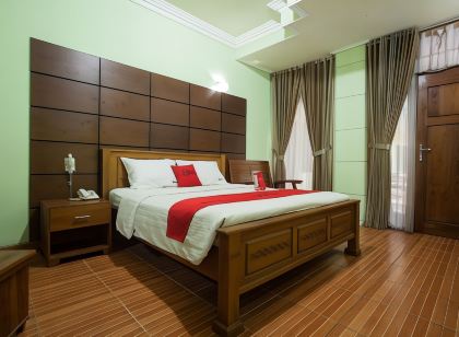 RedDoorz Near Juanda International Airport