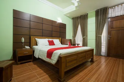 RedDoorz Near Juanda International Airport