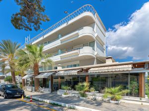 Maison 66, Riviera Hotels