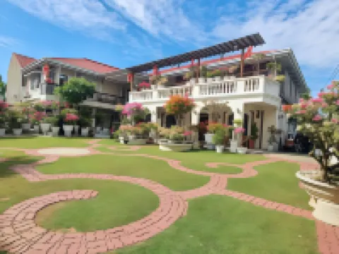Casa Familya Hotels in Batac