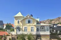 Strandflickornas Annex Gula Villan Hotels in Lysekil