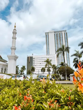 Harris Hotel Batam Center Отели рядом с достопримечательностью «Batam Pos»