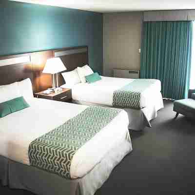 Ramada by Wyndham Quesnel Rooms