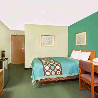 Super 8 by Wyndham Carlisle-South Rooms