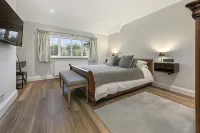 Westleigh Hotels in Epsom