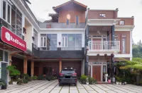 Super OYO 1696 Sapo Rumbia Hotel dekat Pemandian Air Panas Puncak Dp