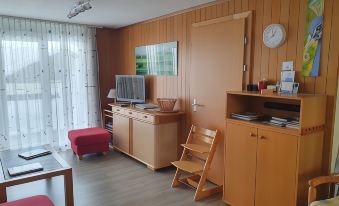 Elfe - Apartments: Three-Bedroom Apartment for 6 Guests with Patio
