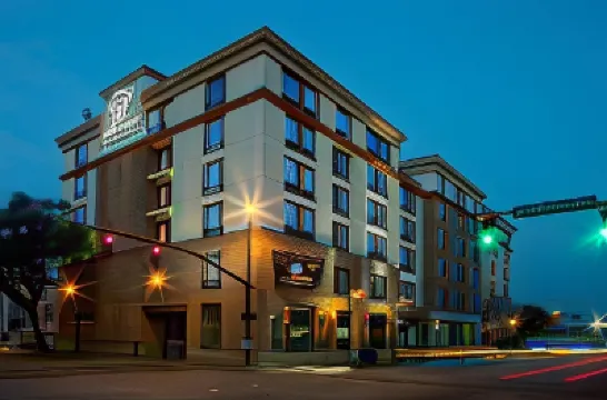 DoubleTree by Hilton Hotel Savannah Historic District Hotels near SCAD Museum of Art