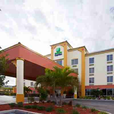 Holiday Inn Express & Suites Cocoa Beach Hotel Exterior