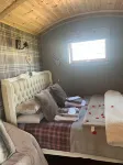 Cute and Cosy Shepard Hut with Wood Fuel Hot Tub
