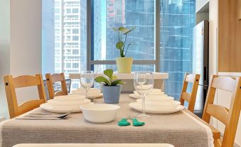 West Side Place 2B2B Apt by GoodLive