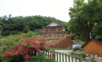 Mungyeong Sannaeeum Pension