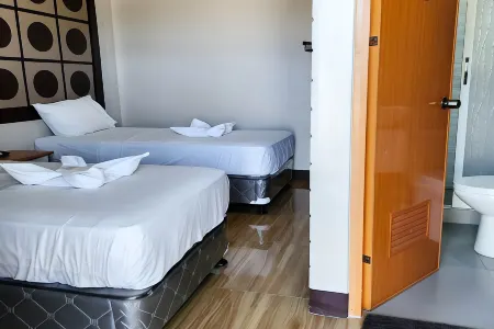 Maya Suites Badian powered by Cocotel Отели рядом с достопримечательностью «Badian Island»