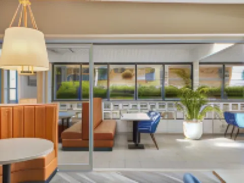 Grand Hotel and Studios Hotels in Wyong