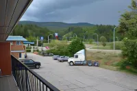 Canadas Best Value Inn and Suites Castlegar - parking
