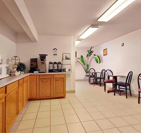 Super 8 by Wyndham Osceola IA