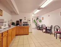 Super 8 by Wyndham Osceola IA - Motels
