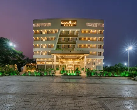 Golden Leaf Resort Hotels in Dhule