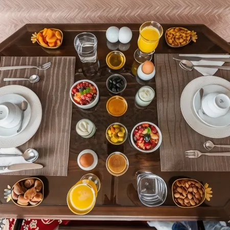 Yanis Guest House