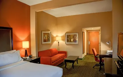 Holiday Inn Express & Suites Tyler South Hotel berhampiran Texas College