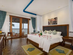 Travellers Beach Hotel & Spa