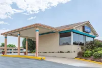 Travelodge by Wyndham Ridgeway Martinsville Area Các khách sạn ở Martinsville