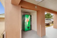 SureStay Hotel by Best Western Rockdale - parking