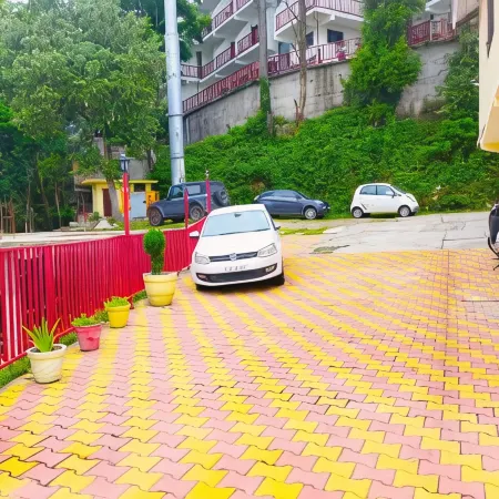 Hotel Himdhara, Near Mall Road Dalhousie
