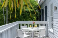 Alexander's Guesthouse-Adult Exclusive, Lgbtq Friendly - sarapan