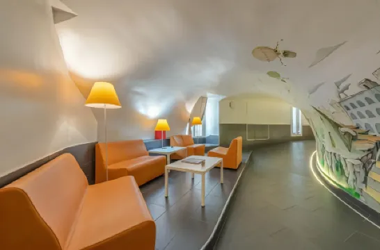 Trevi Palace Hotel Отели рядом с достопримечательностью «Триумфальная Арка Константина»