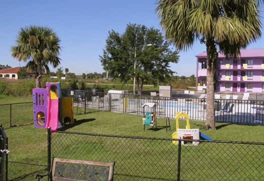 하워드 존슨 바이 윈덤 올랜도 레이크 부에나 비스타 사우스