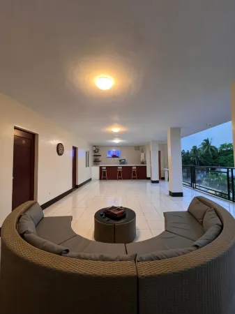 4VJ'S Apartelle Отели рядом с достопримечательностью «Райский пляж»