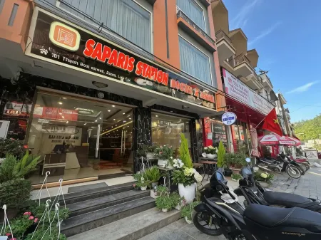 Saparis Station Hostel & Travel