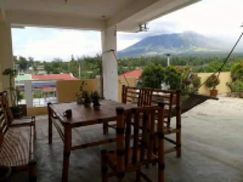 Mayon Lodging House Hoteles en Daraga