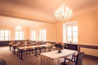Schlosshotel Neufahrn - Nouto- ja jättöpalvelut